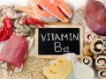 Wapń, ryby, mięso, wątróbka, jajka, ser, grzyby, owsianka - to produkty bogate w witaminę B12, która pomaga w prawidłowym funkcjonowaniu układu nerwowego.