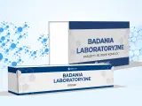 Zestaw do badania na pasożyty jelitowe. Dwa opakowania z napisem "BADANIA LABORATORYJNE" i logo KidsClinic.