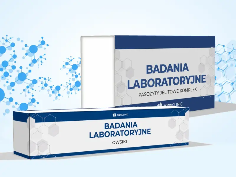 Zestaw do badania na pasożyty jelitowe. Dwa opakowania z napisem "BADANIA LABORATORYJNE" i logo KidsClinic.
